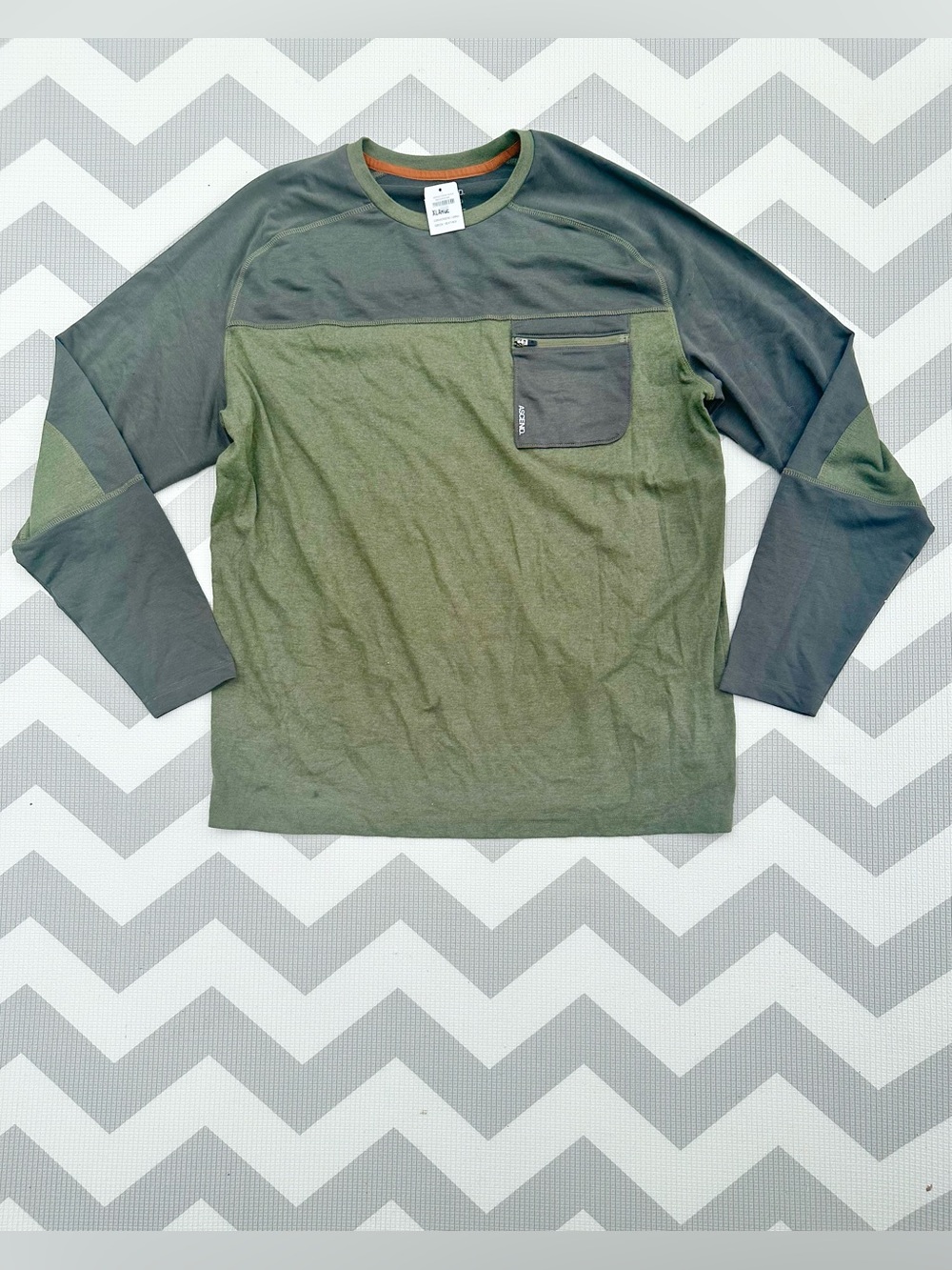 Men's Two-Tone Olive and Dark Olive Long-Sleeve Pocket Tee